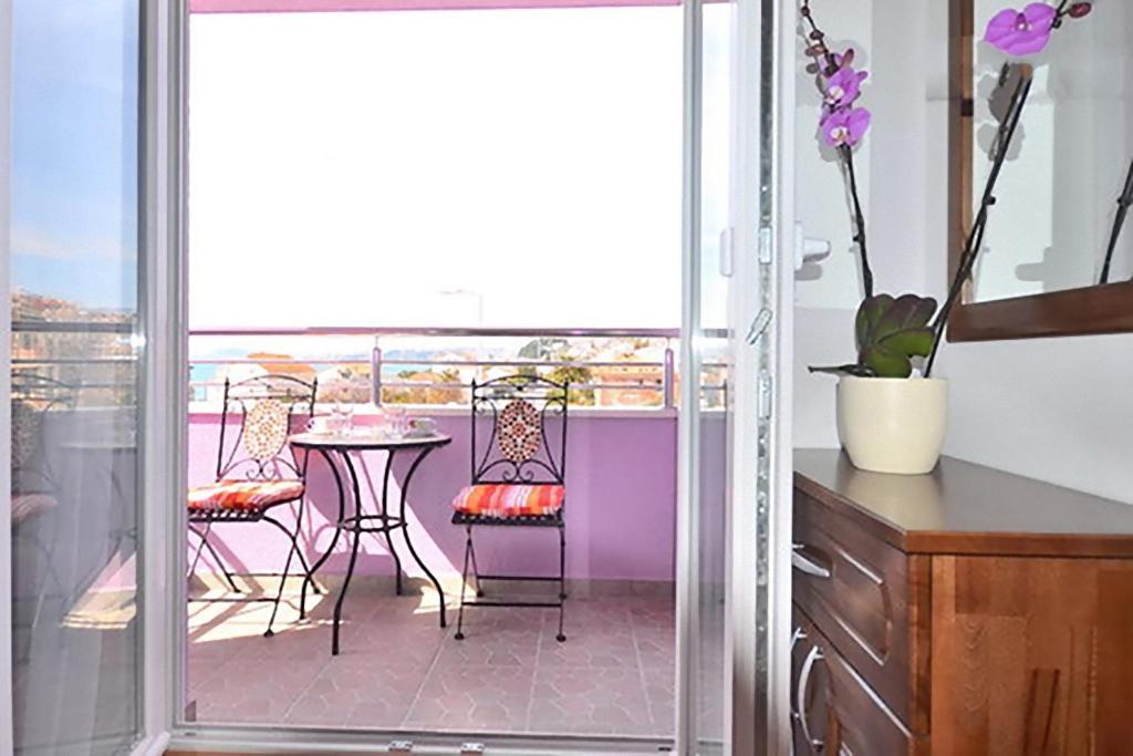 Bonsai Apartment